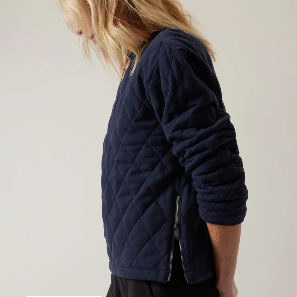 NWT💙 Athleta Retroplush Quilted Crewneck
